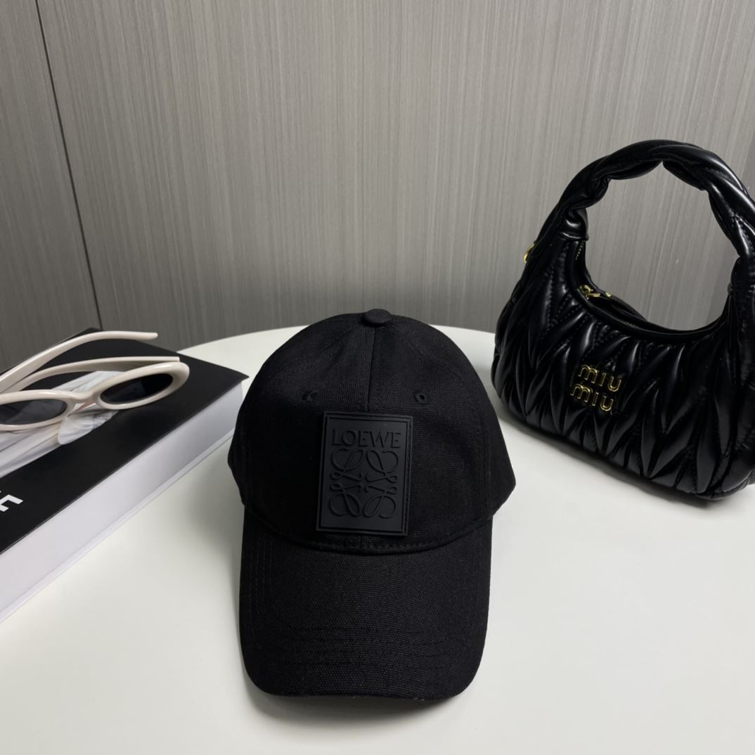 Loewe Caps